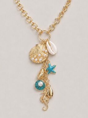 New! Coastal Gold Shell Necklace NWOT 1013